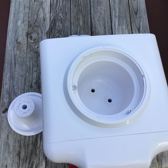 Royal Sovereign Cold and Hot Water Despenser/Cooler - Picture 5 of 10